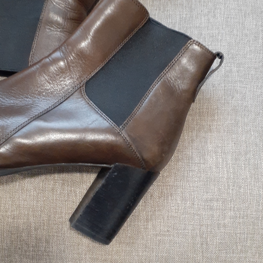 Clarks brown Chelsea leather ankle bootie size 10M - Picture 4 of 16